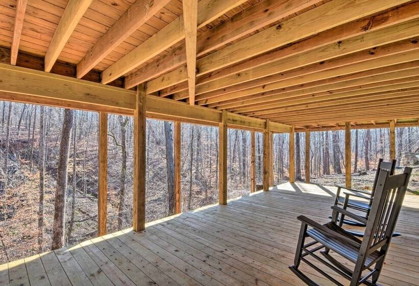 Lake Hartwell Area Cabin W/ Community Pool Access!