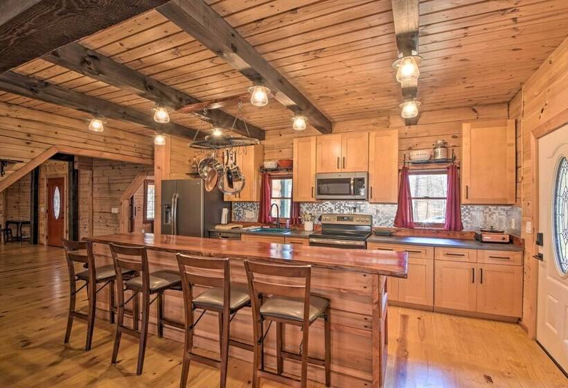 Lake Hartwell Area Cabin W/ Community Pool Access!