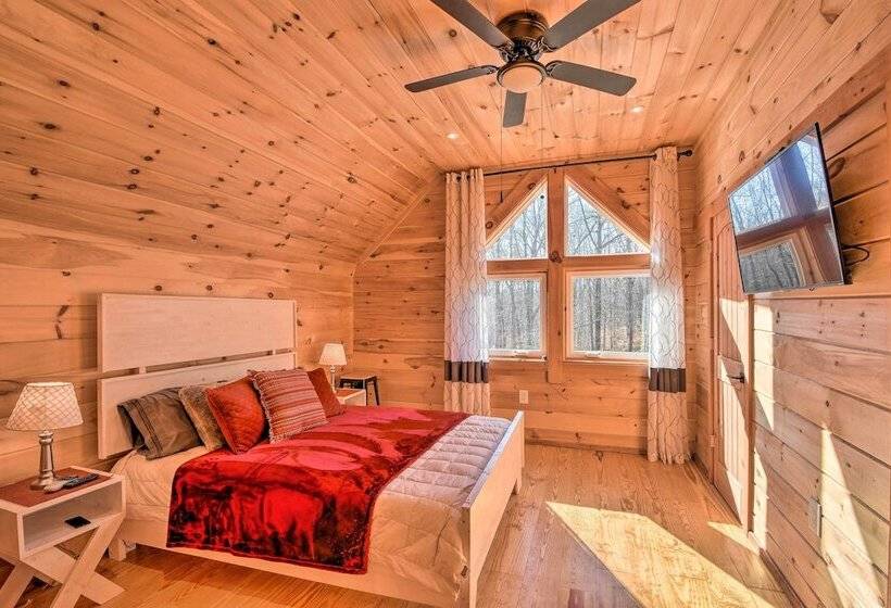 Lake Hartwell Area Cabin W/ Community Pool Access!