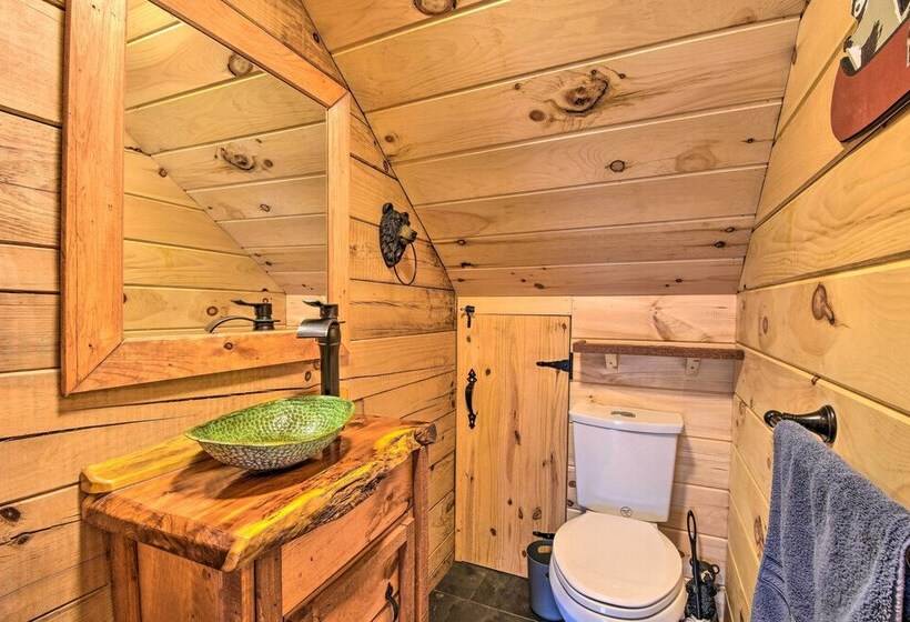 Lake Hartwell Area Cabin W/ Community Pool Access!