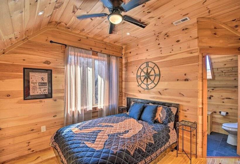 Lake Hartwell Area Cabin W/ Community Pool Access!