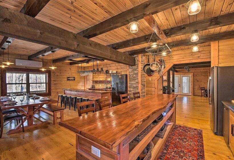 Lake Hartwell Area Cabin W/ Community Pool Access!