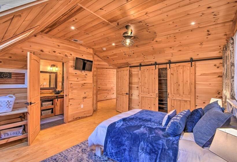 Lake Hartwell Area Cabin W/ Community Pool Access!