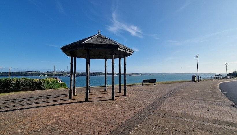 Luxury Sea View Modernised Pembrokeshire Cottage