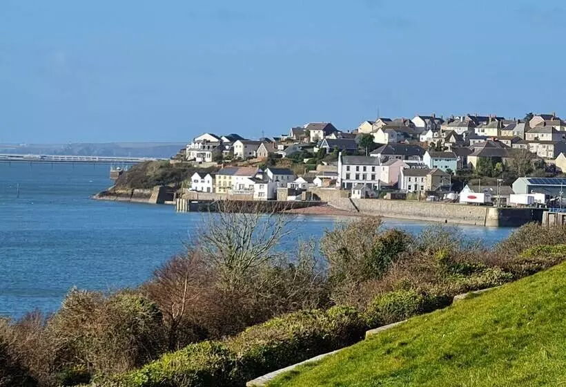 Luxury Sea View Modernised Pembrokeshire Cottage