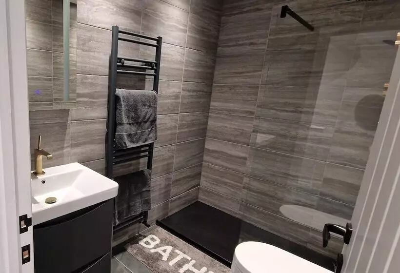 Luxury Sea View Modernised Pembrokeshire Cottage