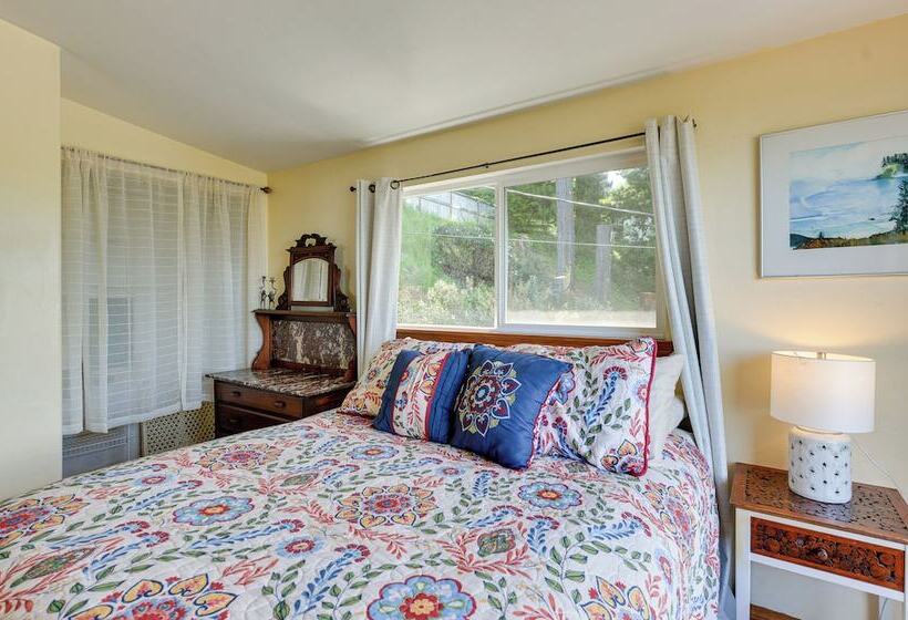 Mckinleyville Getaway W/ Hot Tub & Ocean Views!