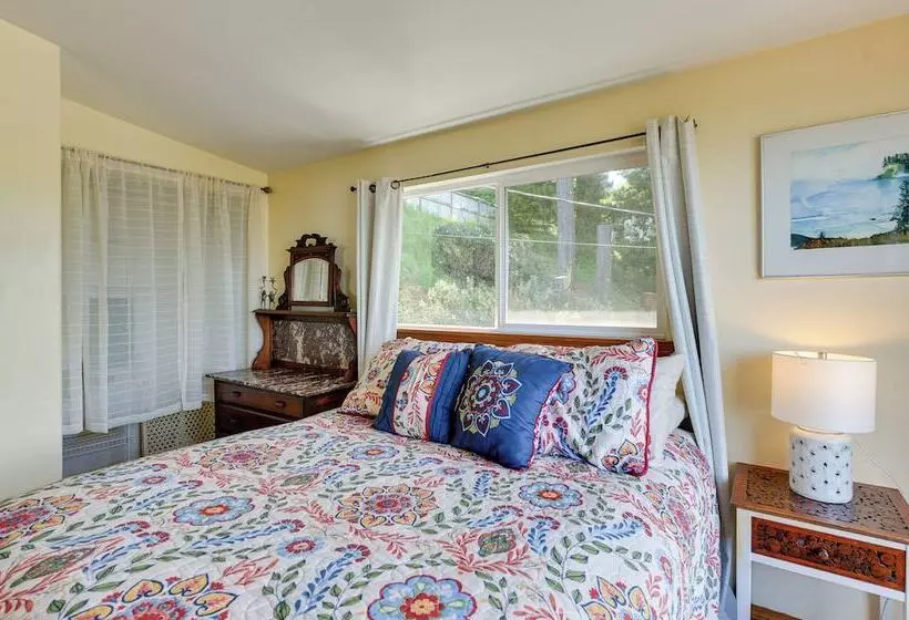 Mckinleyville Getaway W/ Hot Tub & Ocean Views!