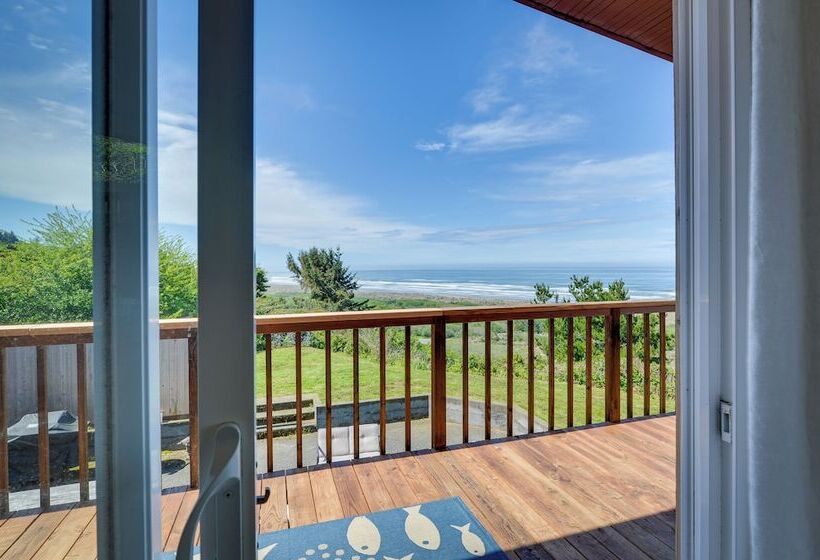 Mckinleyville Getaway W/ Hot Tub & Ocean Views!