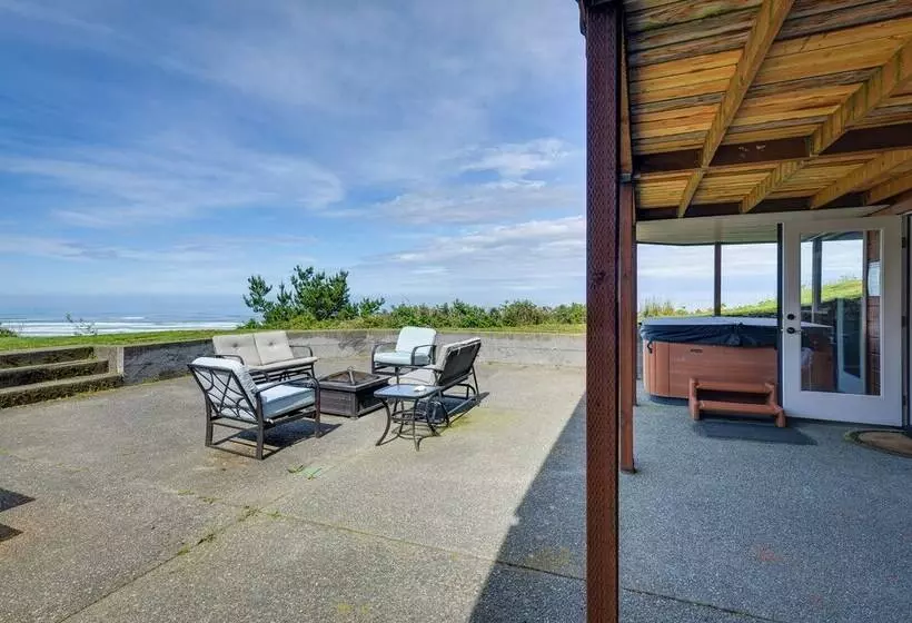Mckinleyville Getaway W/ Hot Tub & Ocean Views!