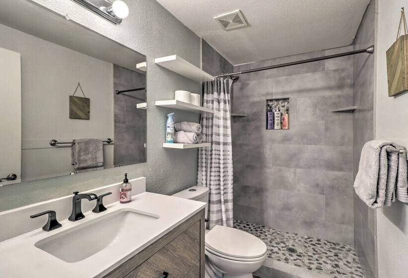 Mesa Retreat W/ Fenced Yard, Walk To Sloan Park!