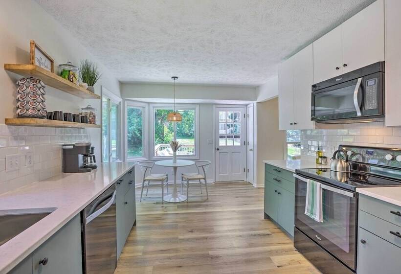 Modern Boho Gem: Yard + 10 Mi To Baxter Arena