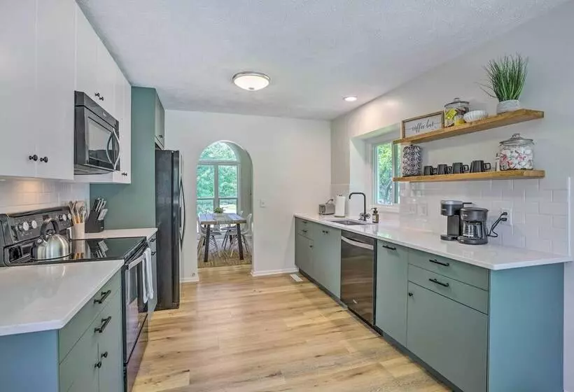 Modern Boho Gem: Yard + 10 Mi To Baxter Arena