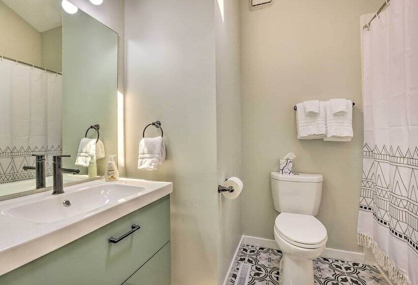 Modern Boho Gem: Yard + 10 Mi To Baxter Arena