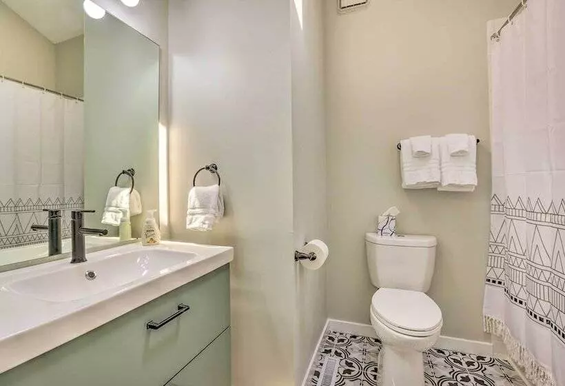 Modern Boho Gem: Yard + 10 Mi To Baxter Arena