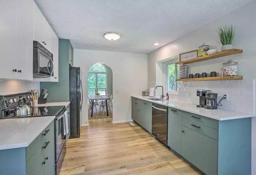 Modern Boho Gem: Yard + 10 Mi To Baxter Arena