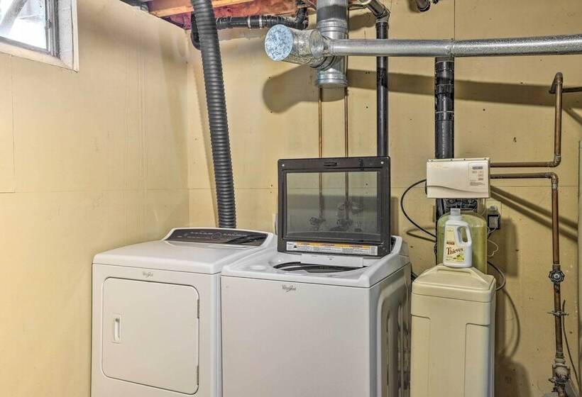 Modern Boho Gem: Yard + 10 Mi To Baxter Arena