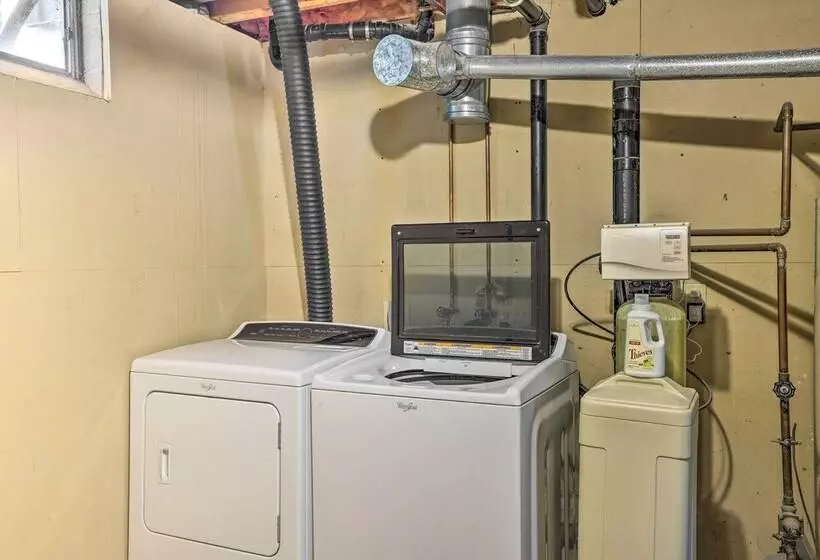 Modern Boho Gem: Yard + 10 Mi To Baxter Arena