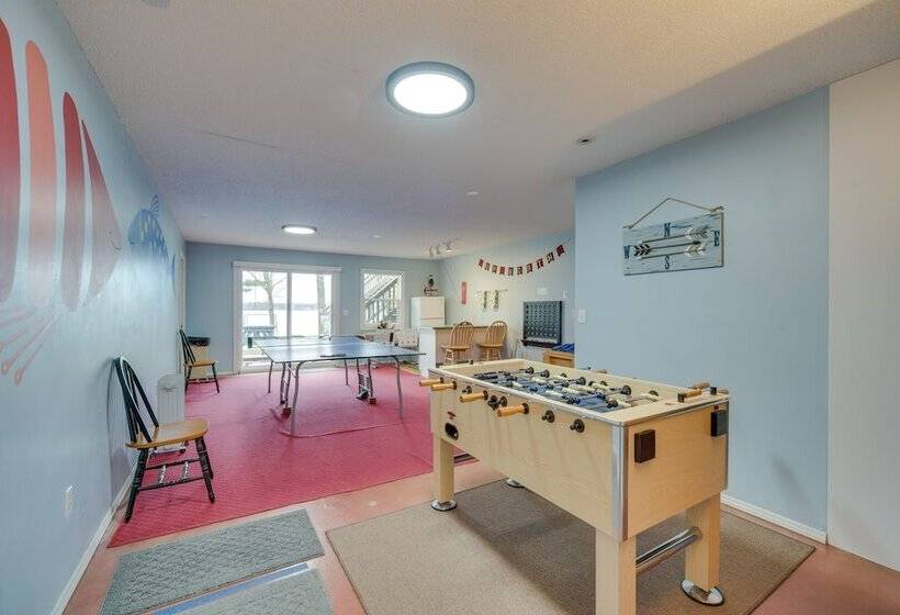 Modern Log Cabin W/ Rec Room, Steps To Lake!