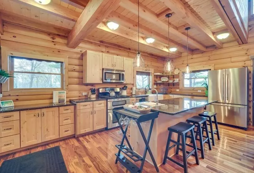Modern Log Cabin W/ Rec Room, Steps To Lake!