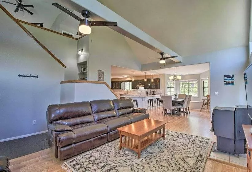 Modern Show Low Retreat W/ Deck & Mtn Views!