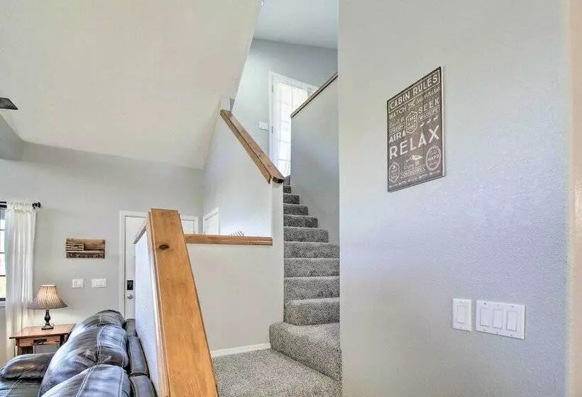 Modern Show Low Retreat W/ Deck & Mtn Views!