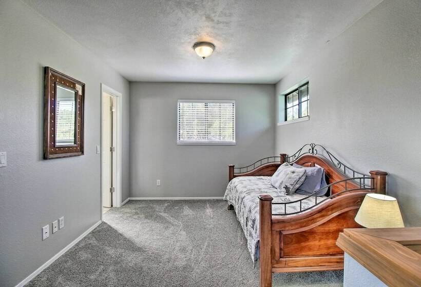 Modern Show Low Retreat W/ Deck & Mtn Views!