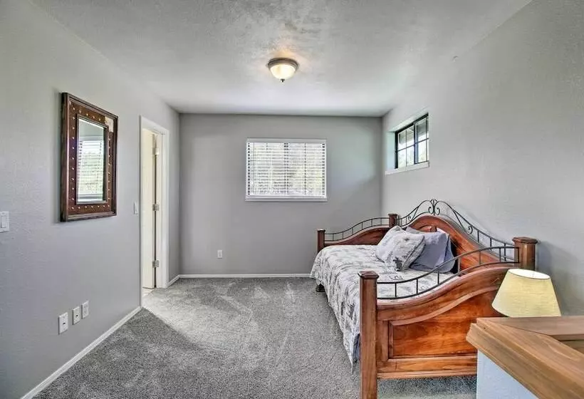 Modern Show Low Retreat W/ Deck & Mtn Views!