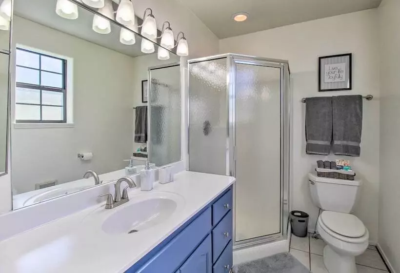 Modern Show Low Retreat W/ Deck & Mtn Views!