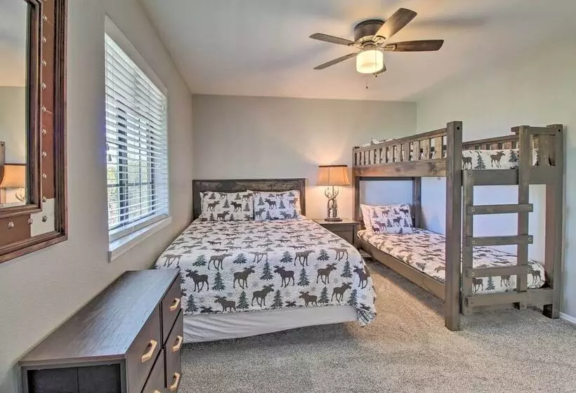 Modern Show Low Retreat W/ Deck & Mtn Views!