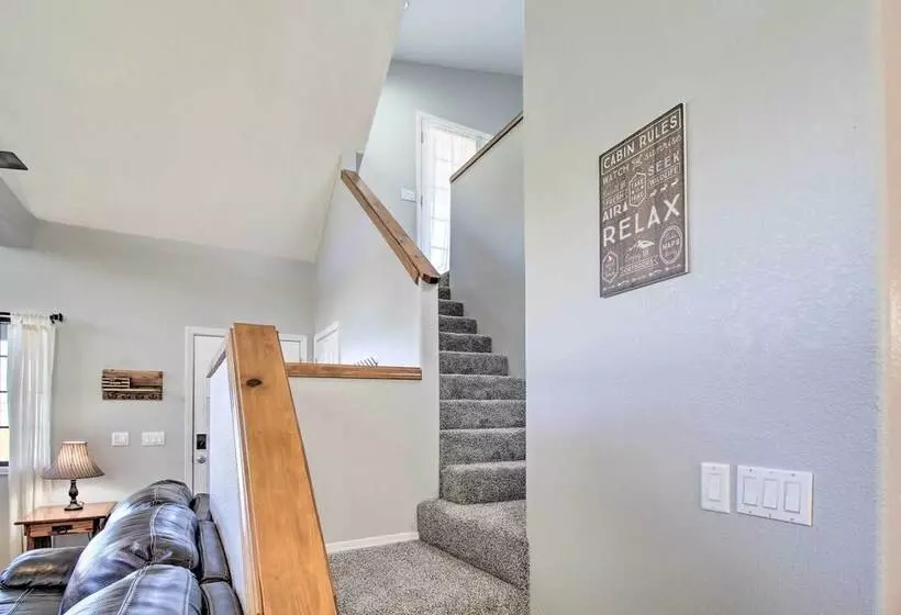 Modern Show Low Retreat W/ Deck & Mtn Views!