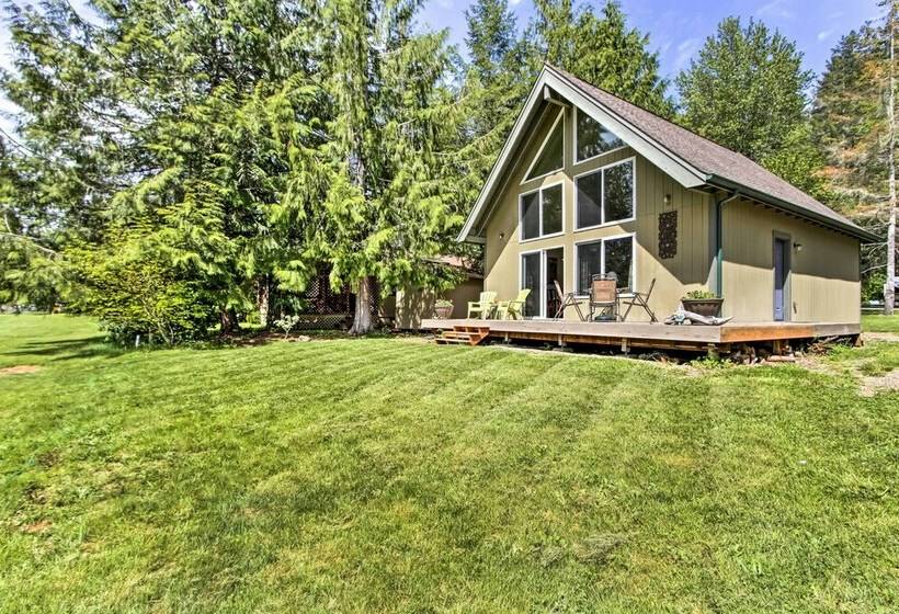 Peaceful Hoodsport Home: Lake Access & Forest View