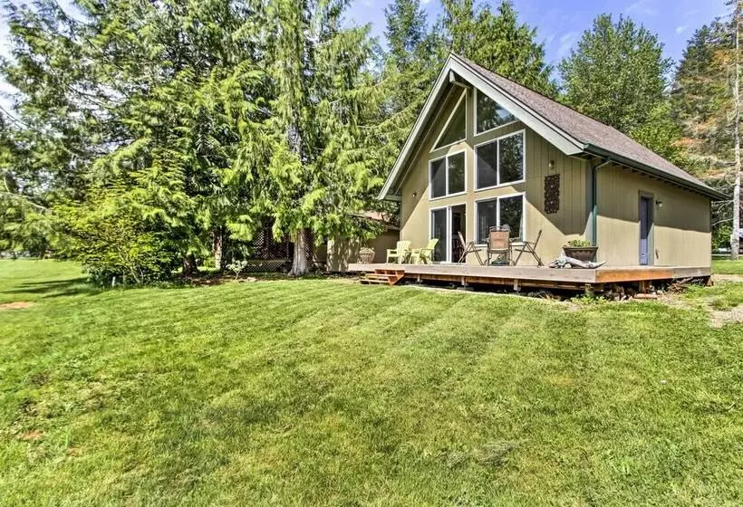 Peaceful Hoodsport Home: Lake Access & Forest View