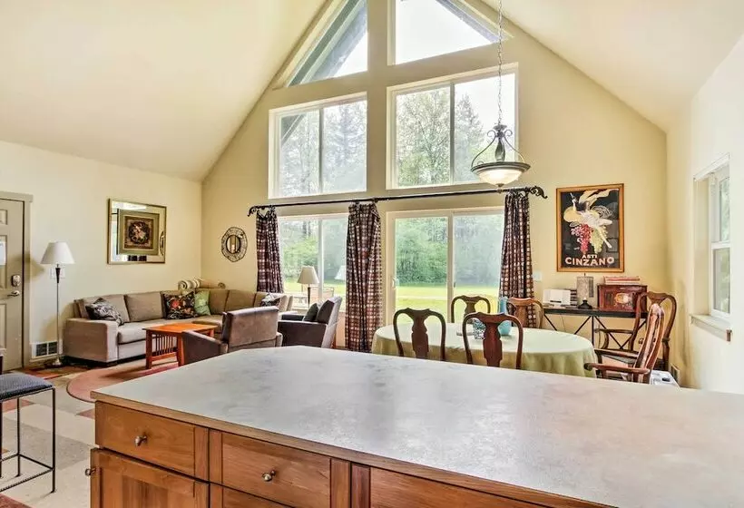 Peaceful Hoodsport Home: Lake Access & Forest View