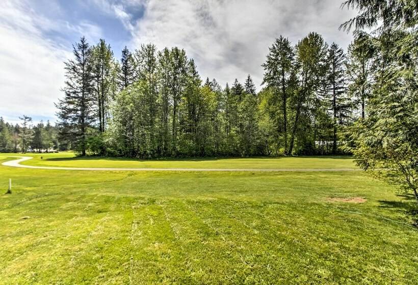 Peaceful Hoodsport Home: Lake Access & Forest View