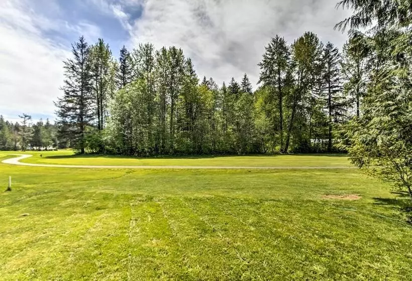 Peaceful Hoodsport Home: Lake Access & Forest View