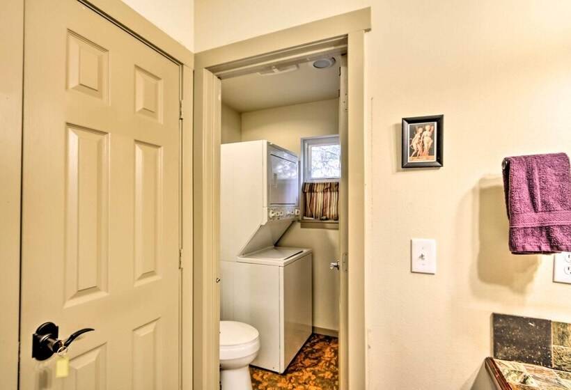 Peaceful Hoodsport Home: Lake Access & Forest View