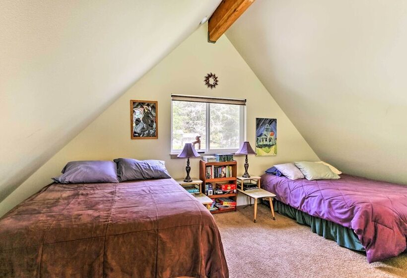 Peaceful Hoodsport Home: Lake Access & Forest View