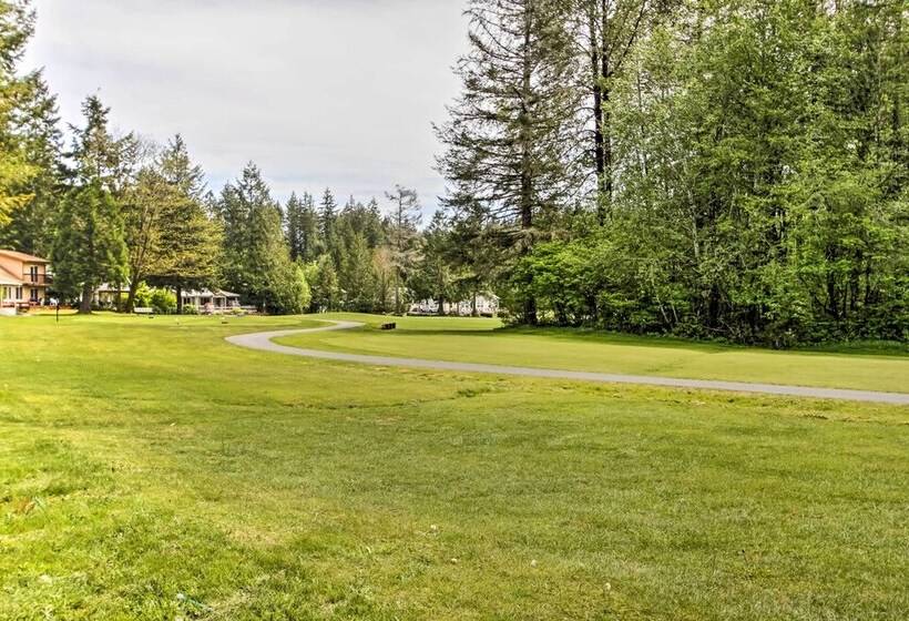 Peaceful Hoodsport Home: Lake Access & Forest View