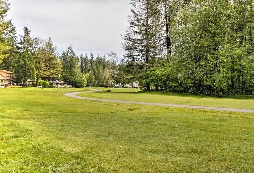 Peaceful Hoodsport Home: Lake Access & Forest View