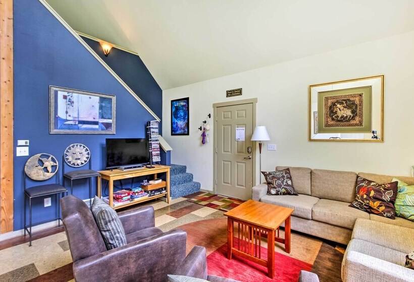 Peaceful Hoodsport Home: Lake Access & Forest View