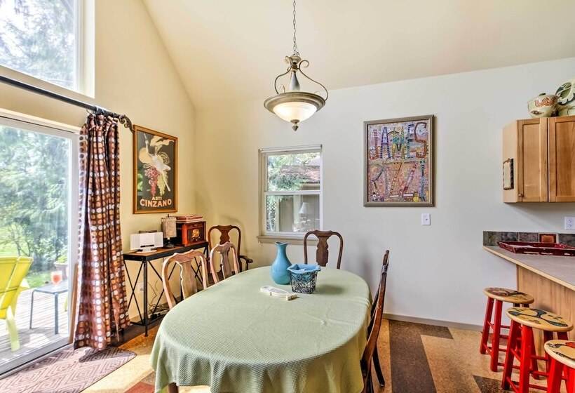 Peaceful Hoodsport Home: Lake Access & Forest View