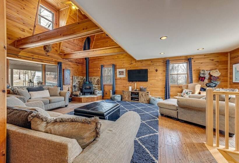 2 Mi To Elk Mountain: Poconos Escape On 11 Acres!