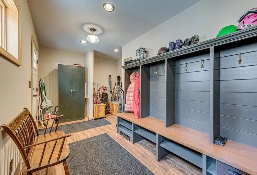 2 Mi To Elk Mountain: Poconos Escape On 11 Acres!