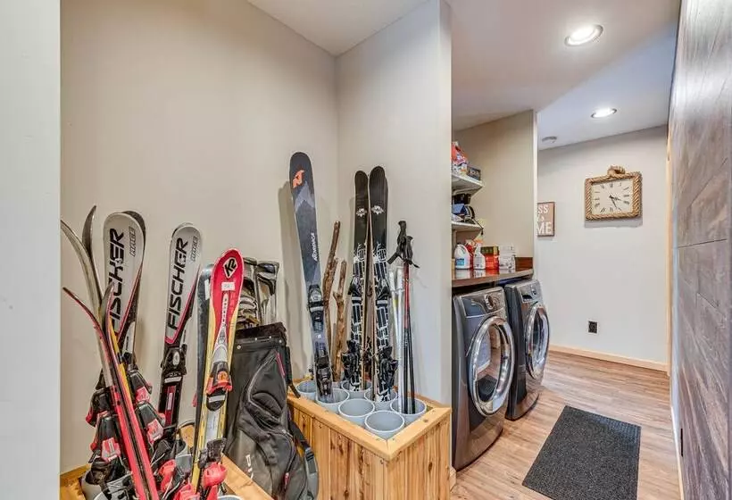 2 Mi To Elk Mountain: Poconos Escape On 11 Acres!