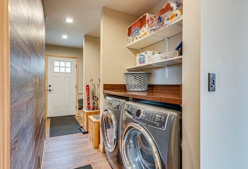 2 Mi To Elk Mountain: Poconos Escape On 11 Acres!