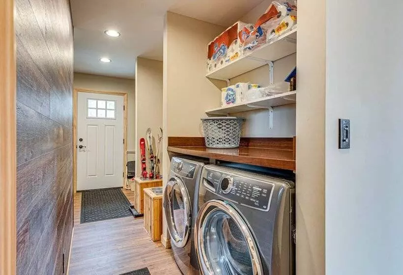 2 Mi To Elk Mountain: Poconos Escape On 11 Acres!