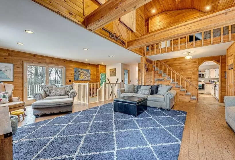 2 Mi To Elk Mountain: Poconos Escape On 11 Acres!