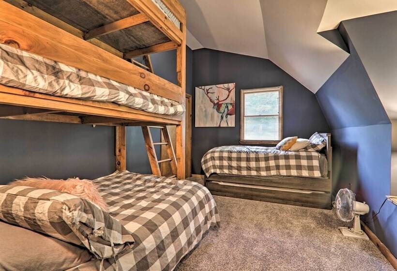 2 Mi To Elk Mountain: Poconos Escape On 11 Acres!