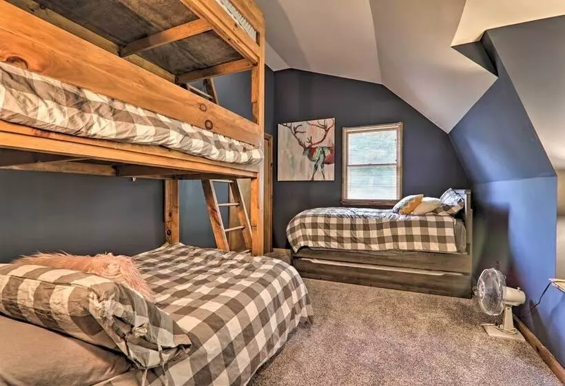 2 Mi To Elk Mountain: Poconos Escape On 11 Acres!